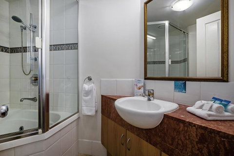 Landmark Resort - Lightning Ridge Tourism 39