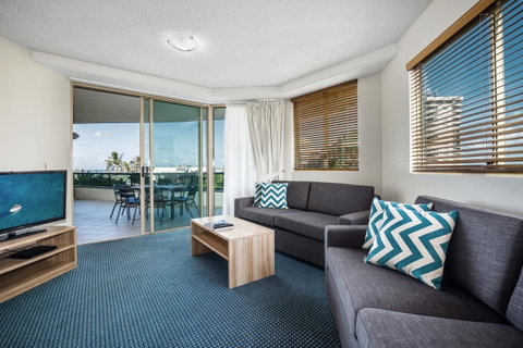 Landmark Resort - Lightning Ridge Tourism 9