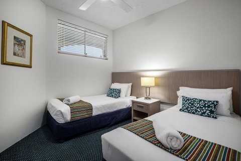 Landmark Resort - Lightning Ridge Tourism 37