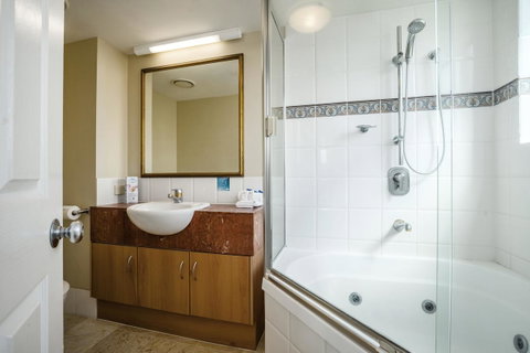Landmark Resort - Lightning Ridge Tourism 20