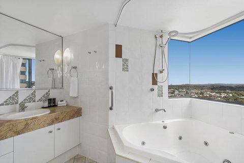 Mantra Mooloolaba Beach - Lightning Ridge Tourism 24