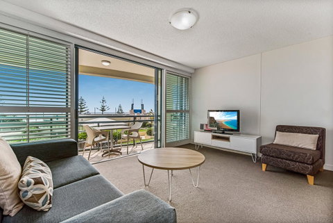 Mantra Mooloolaba Beach - Lightning Ridge Tourism 7