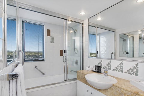 Mantra Mooloolaba Beach - Lightning Ridge Tourism 21