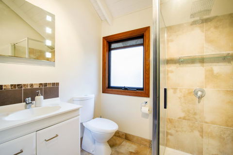 Airlie Beach Eco Cabins - Adults Only - Lightning Ridge Tourism 22