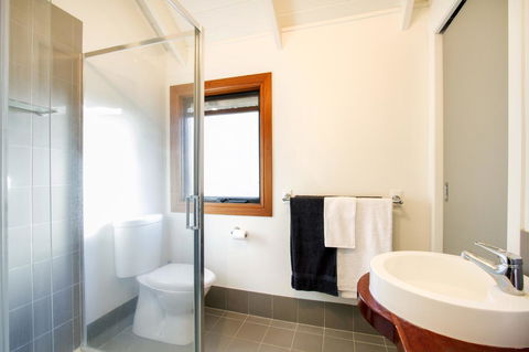 Airlie Beach Eco Cabins - Adults Only - Lightning Ridge Tourism 26