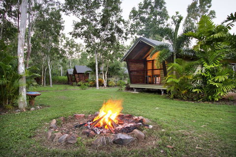 Airlie Beach Eco Cabins - Adults Only - Lightning Ridge Tourism 1