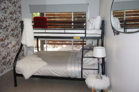 Airlie Beach Eco Cabins - Adults Only - Lightning Ridge Tourism 17