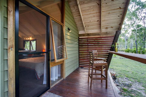Airlie Beach Eco Cabins - Adults Only - Lightning Ridge Tourism 24