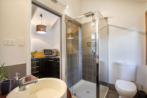 Airlie Beach Eco Cabins - Adults Only - Lightning Ridge Tourism 30
