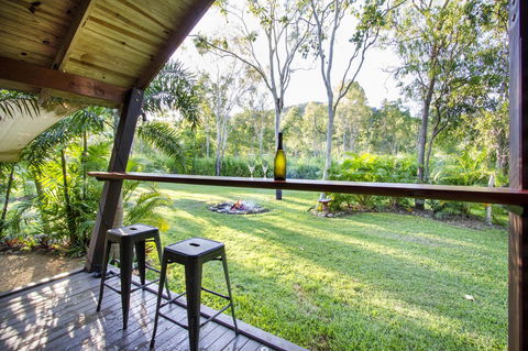 Airlie Beach Eco Cabins - Adults Only - Lightning Ridge Tourism 2