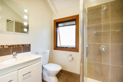 Airlie Beach Eco Cabins - Adults Only - Lightning Ridge Tourism 15