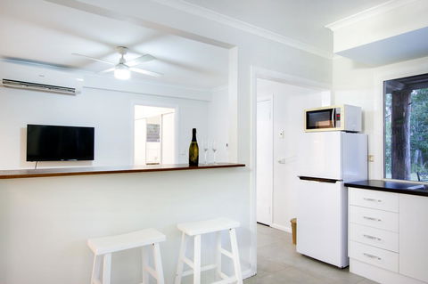 Airlie Beach Eco Cabins - Adults Only - Lightning Ridge Tourism 8