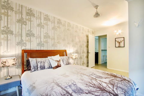 Airlie Beach Eco Cabins - Adults Only - Lightning Ridge Tourism 33