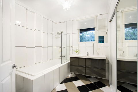 Airlie Beach Eco Cabins - Adults Only - Lightning Ridge Tourism 35