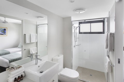Direct Collective - Sea Breeze Mooloolaba - Lightning Ridge Tourism 21