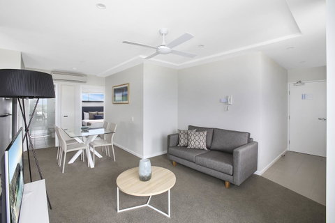 Direct Collective - Sea Breeze Mooloolaba - Lightning Ridge Tourism 22