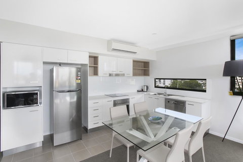 Direct Collective - Sea Breeze Mooloolaba - Lightning Ridge Tourism 28