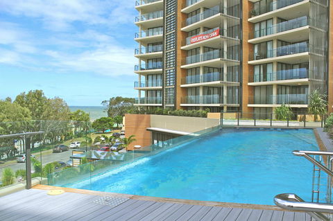Oaks Redcliffe Mon Komo Suites - Lightning Ridge Tourism 5