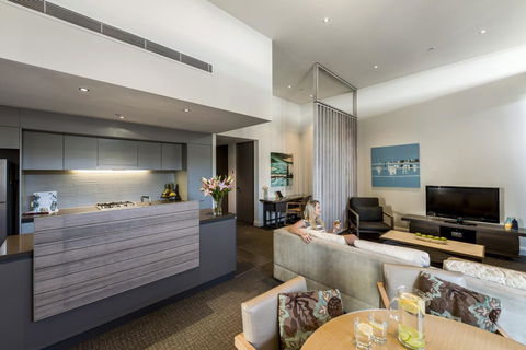 Oaks Redcliffe Mon Komo Suites - Lightning Ridge Tourism 20