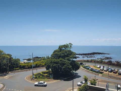 Oaks Redcliffe Mon Komo Suites - Lightning Ridge Tourism 2