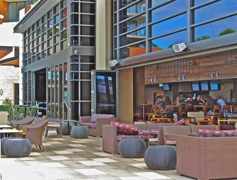 Oaks Redcliffe Mon Komo Suites - Lightning Ridge Tourism 0
