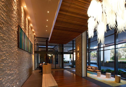 Oaks Redcliffe Mon Komo Suites - Lightning Ridge Tourism 13