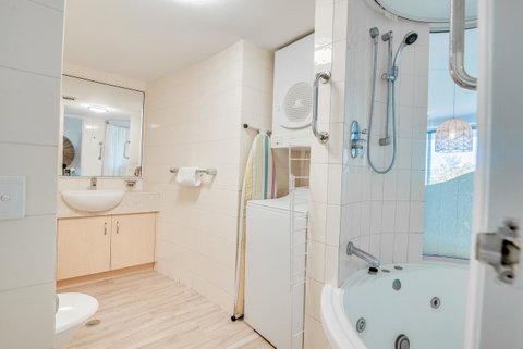 Grand Palais Boolarong Beachside Apartments - Lightning Ridge Tourism 5