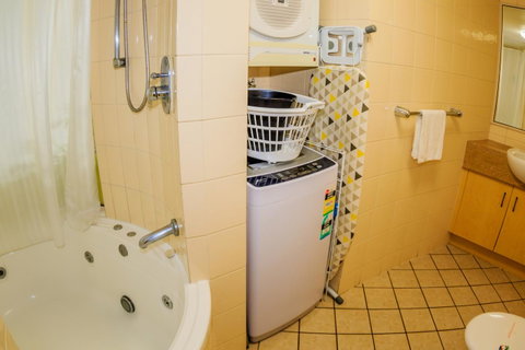 Grand Palais Boolarong Beachside Apartments - Lightning Ridge Tourism 37