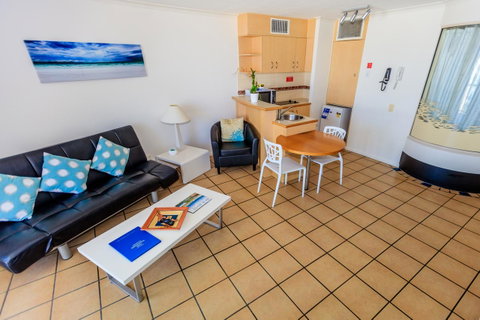 Grand Palais Boolarong Beachside Apartments - Lightning Ridge Tourism 14