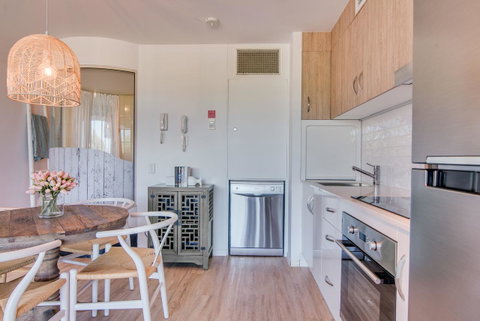 Grand Palais Boolarong Beachside Apartments - Lightning Ridge Tourism 6