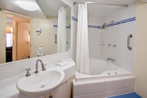 Nautilus Resort Mooloolaba - Lightning Ridge Tourism 24