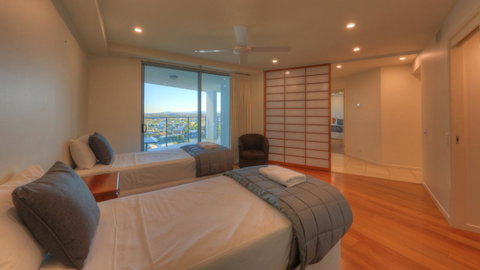 Cilento Mooloolaba - Lightning Ridge Tourism 17
