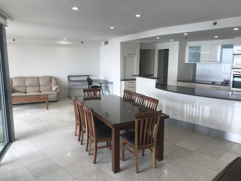 Cilento Mooloolaba - Lightning Ridge Tourism 33