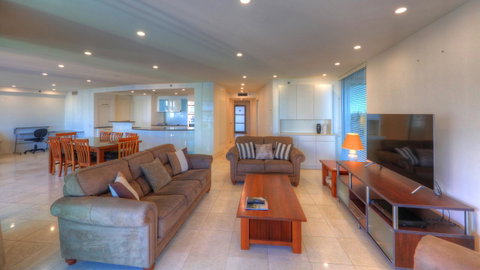 Cilento Mooloolaba - Lightning Ridge Tourism 20