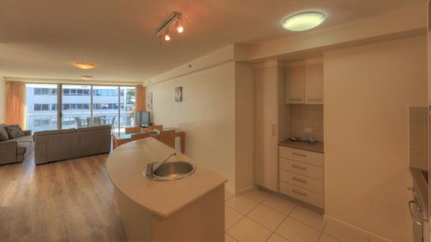 Cilento Mooloolaba - Lightning Ridge Tourism 11
