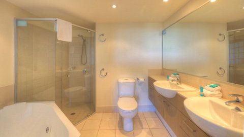 Cilento Mooloolaba - Lightning Ridge Tourism 9