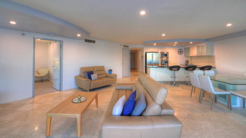 Cilento Mooloolaba - Lightning Ridge Tourism 26