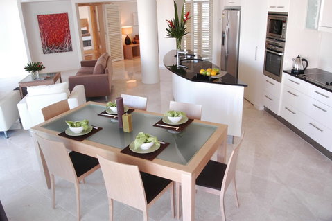 Cilento Mooloolaba - Lightning Ridge Tourism 34