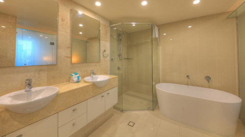 Cilento Mooloolaba - Lightning Ridge Tourism 18