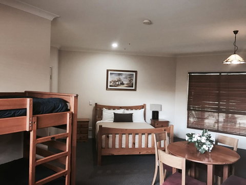 The Bearded Dragon Boutique Hotel - Lightning Ridge Tourism 42