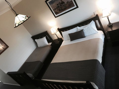 The Bearded Dragon Boutique Hotel - Lightning Ridge Tourism 3