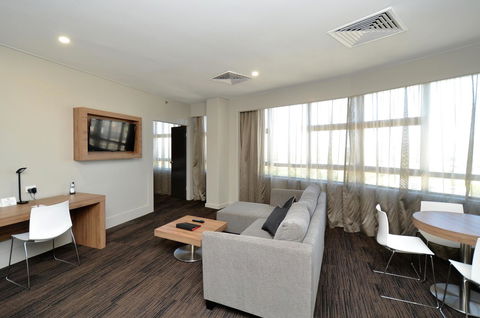 Hotel Grand Chancellor Townsville - Lightning Ridge Tourism 0