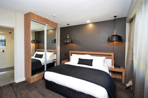 Hotel Grand Chancellor Townsville - Lightning Ridge Tourism 3