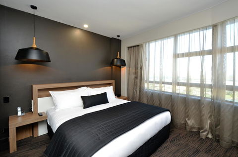 Hotel Grand Chancellor Townsville - Lightning Ridge Tourism 5