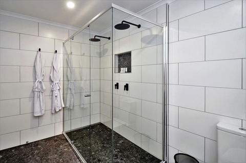 Hotel Grand Chancellor Townsville - Lightning Ridge Tourism 7