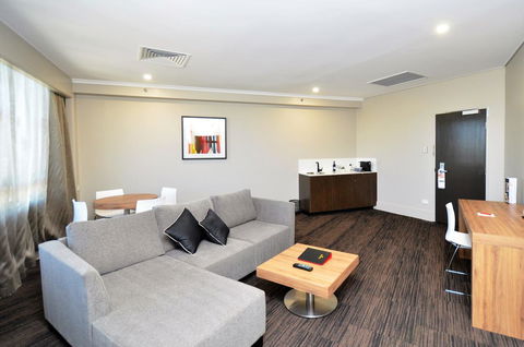 Hotel Grand Chancellor Townsville - Lightning Ridge Tourism 2