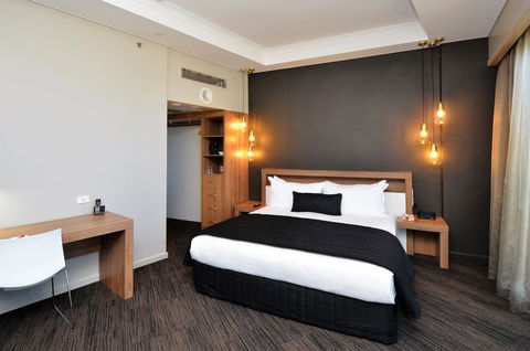 Hotel Grand Chancellor Townsville - Lightning Ridge Tourism 4