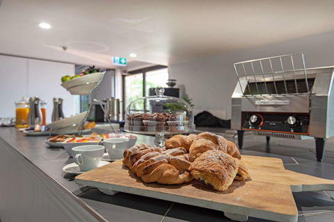 Econo Lodge Toowoomba Motel & Events Centre - Lightning Ridge Tourism 7