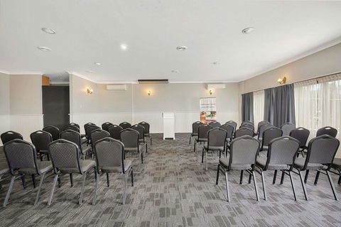 Econo Lodge Toowoomba Motel & Events Centre - Lightning Ridge Tourism 6