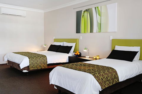 Drovers Motor Inn - Lightning Ridge Tourism 1